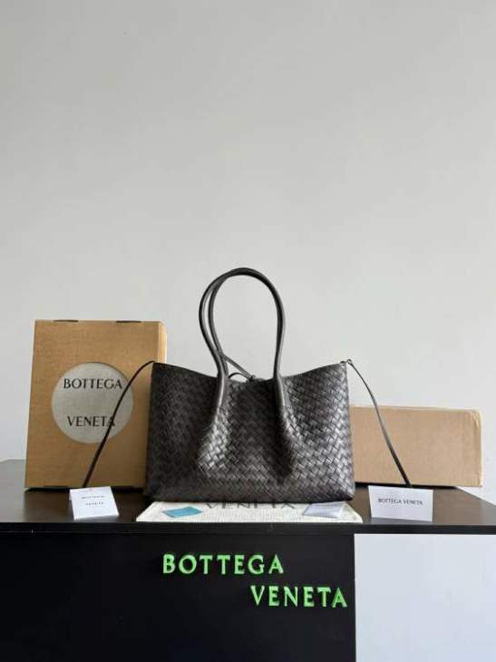 Picture of Bottega Veneta Handbags _SKUfw223582715fw